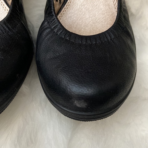 COPY - Cute little wedge heel shoes in size 9M - Picture 3 of 7